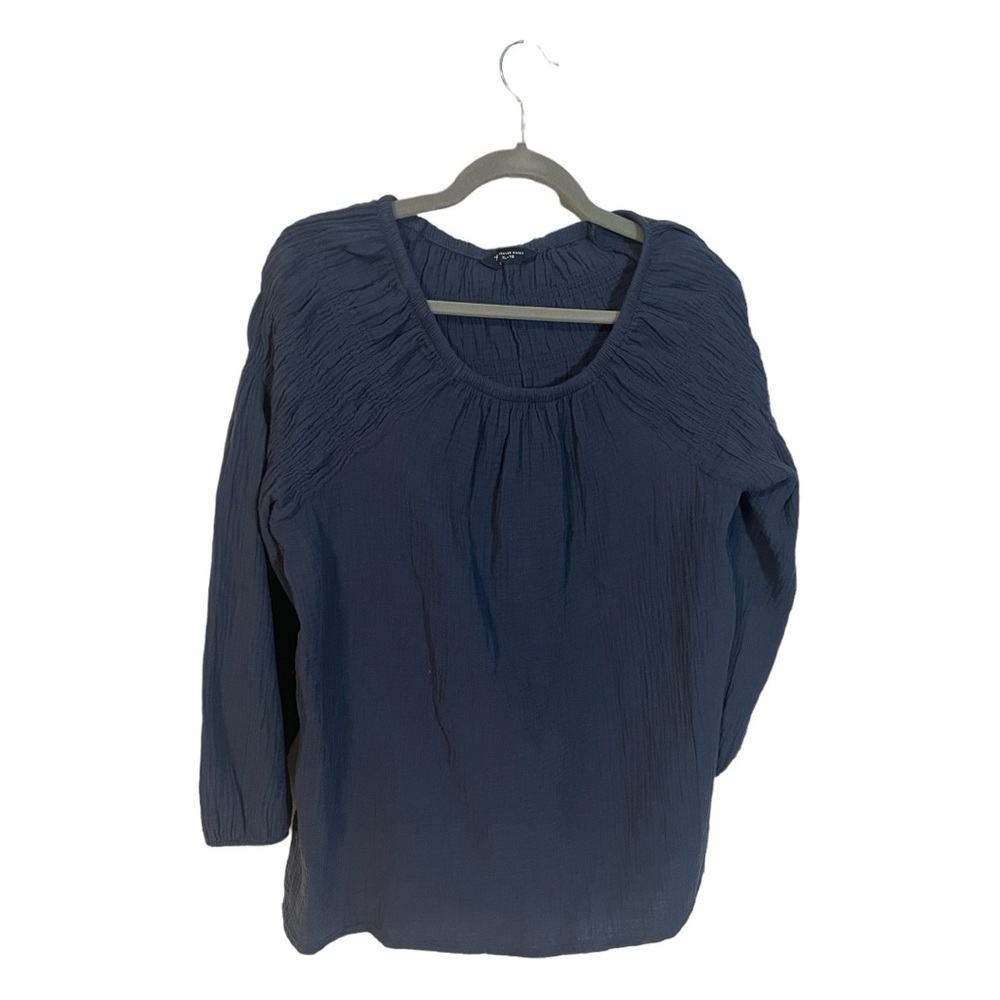 A Denver Hayes blue top in size extra large